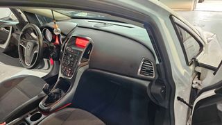 Opel Astra 2012