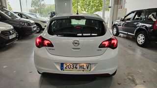 Opel Astra 2012
