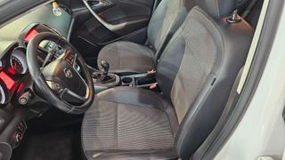Opel Astra 2012