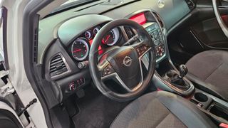 Opel Astra 2012