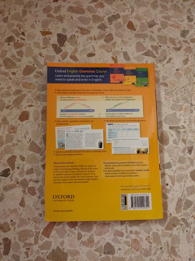 Oxford English Grammar Course Intermediate Stud...