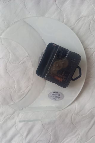 Orologio da tavolo a forma di luna