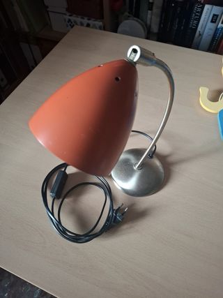 Flexo o lámpara para mesita de noche