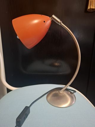 Flexo o lámpara para mesita de noche