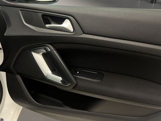 PEUGEOT 308 5P STYLE BLUEHDI 130 S&S BERLINA 