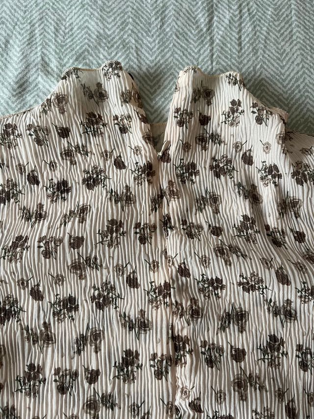 Blusa beige estampada floral