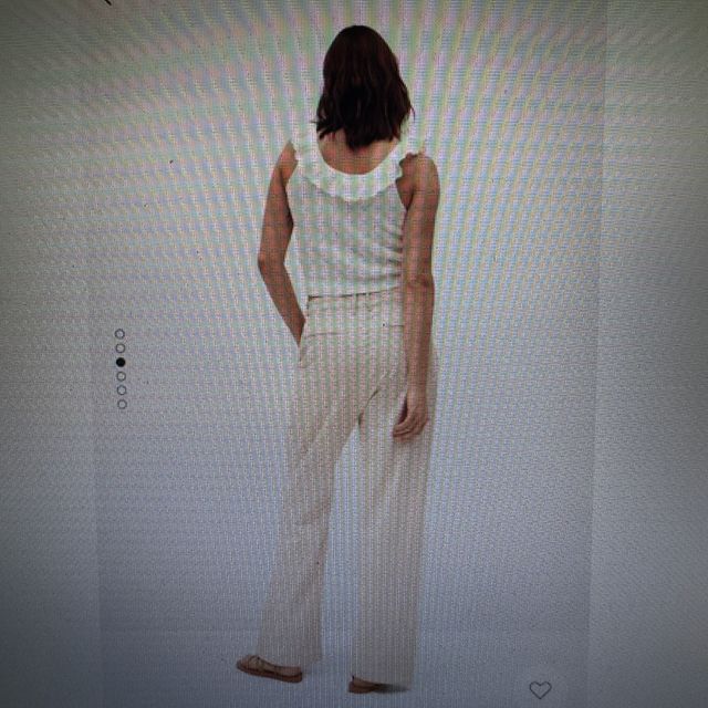 Top punto algodón crudo con volante