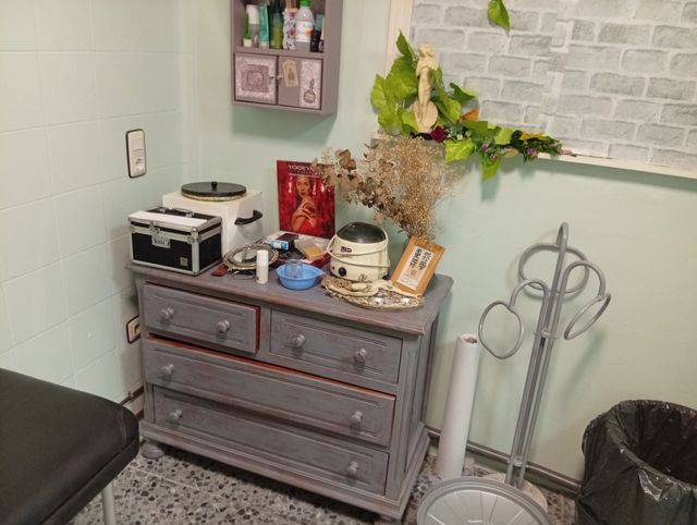 Alquilo gabinete estética y peluquería señora