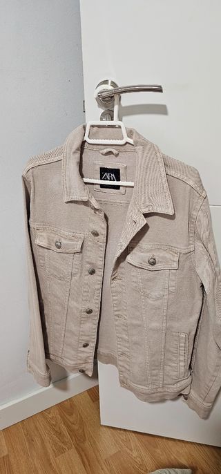 Cazadora vaquera Zara beige talla S