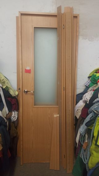 Se vende Puertas  de madera 100€ unidad 