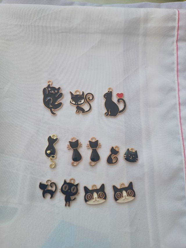 Pack 12 colgantes gatos metal esmaltado (nuevos)
