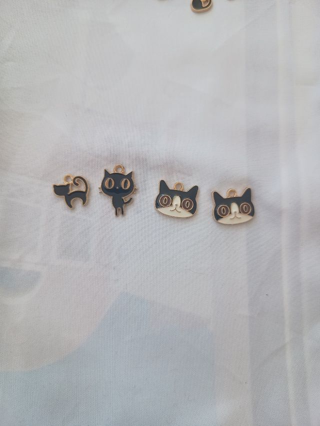 Pack 12 colgantes gatos metal esmaltado (nuevos)