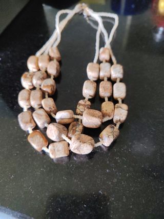 Collar piedras beige y marrón