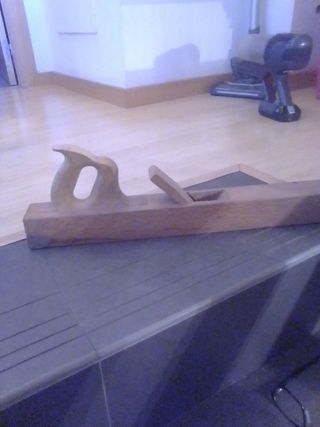 Garlopa antigua de madera sin cuchilla