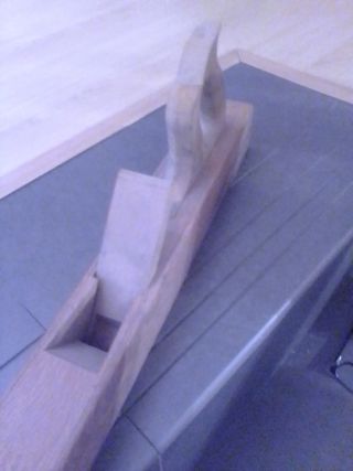 Garlopa antigua de madera sin cuchilla