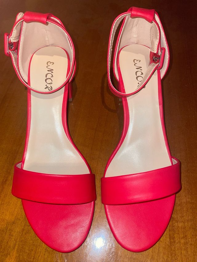 Sandalias rojas tacón bajo