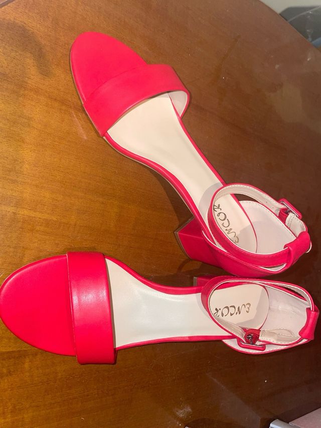 Sandalias rojas tacón bajo