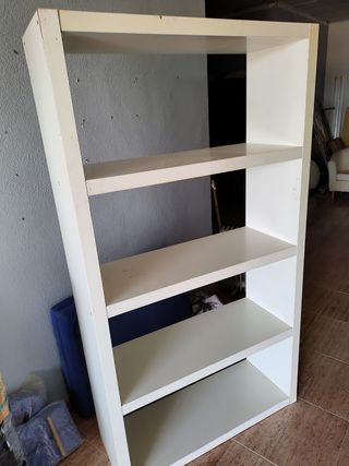 Estantería blanca de madera