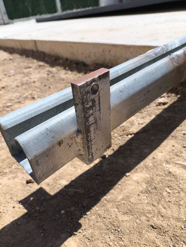 Guía portón corredero suspendido