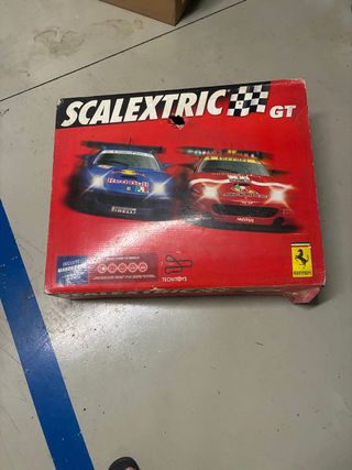 Scalextric GT: Ferrari & Red Bull