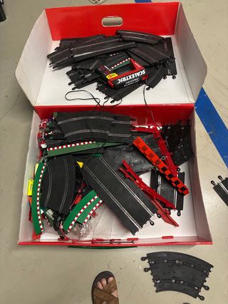 Scalextric GT: Ferrari & Red Bull