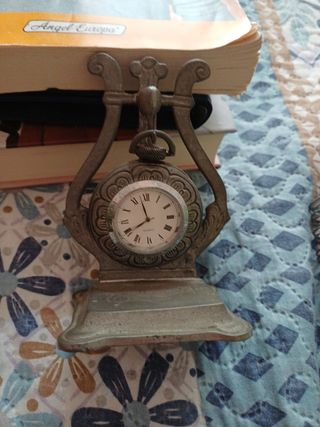 Reloj antiguo de lira