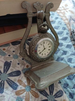 Reloj antiguo de lira