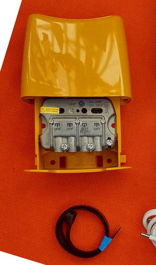 Amplificador Televes TDT - UHF VHF SAT LTE700
