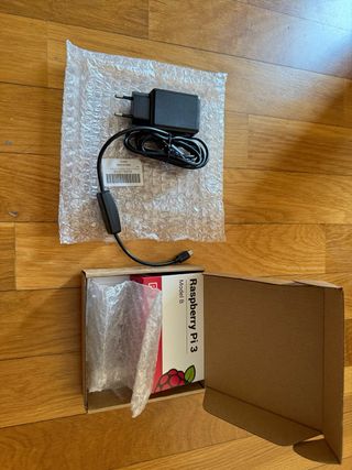 Raspberry Pi 3 + Carcasa+SD