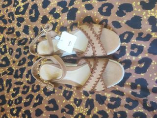 Sandalias cuña Sfera marrón