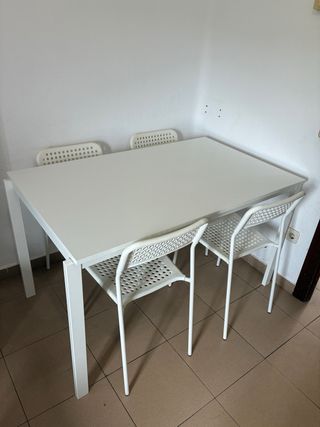 Mesa comedor blanca + 4 sillas