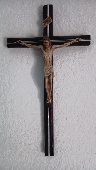 Crucifijo antiguo de madera