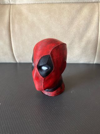Cabeza Deadpool 3D pintada a mano.