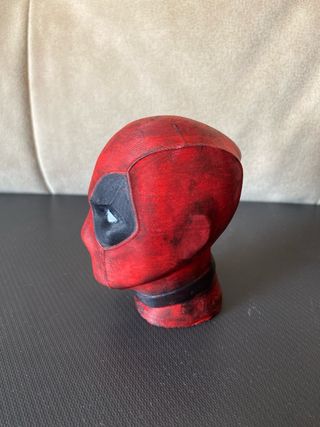Cabeza Deadpool 3D pintada a mano.