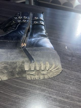 Botas Zara negras con cadenas