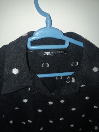 Camisa negra Zara lunares