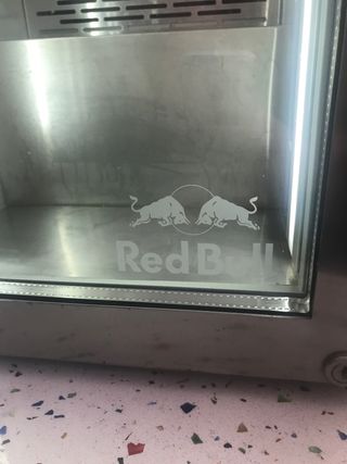 Mini nevera Liebherr Red Bull
