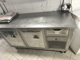 Mueble acero inoxidable con nevera