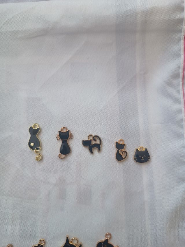 Pack 10 colgantes gato metal esmaltado