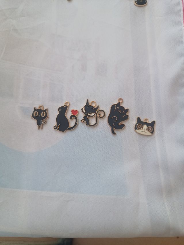 Pack 10 colgantes gato metal esmaltado