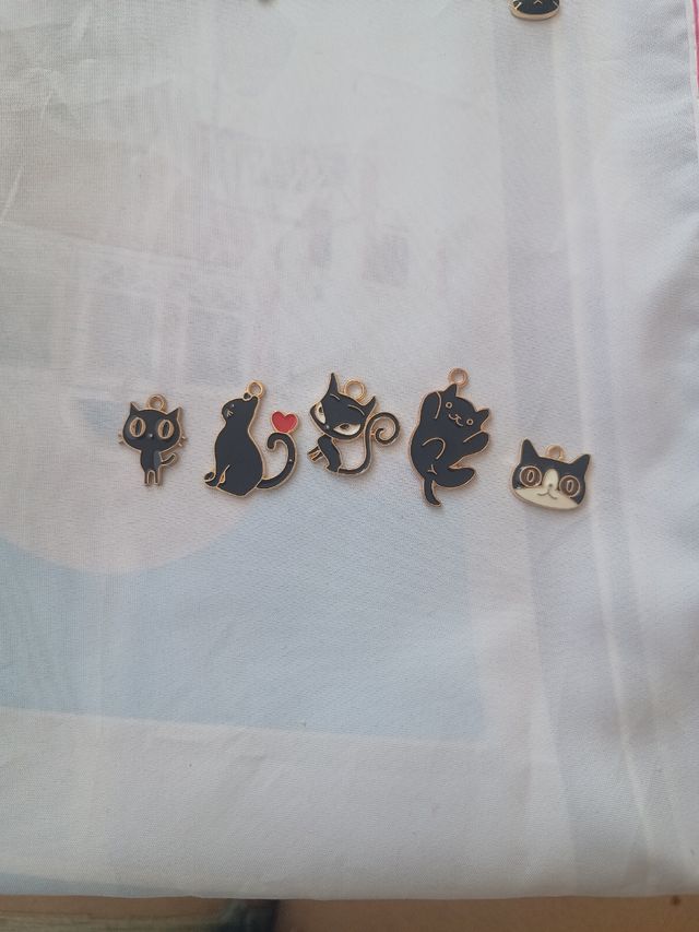 Pack 10 colgantes gato metal esmaltado