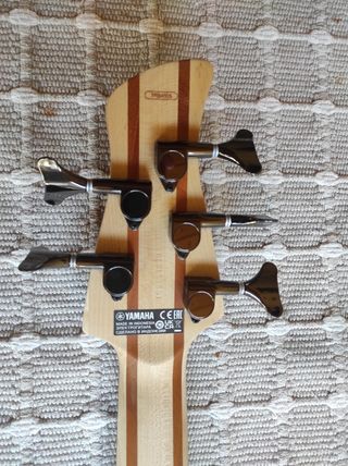Bajo Yamaha TRBX505 5 cuerdas