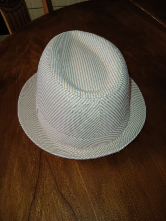 Cappello estivo bianco a righe dorate