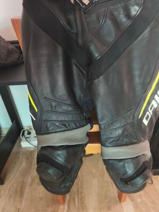 Mono Dainese piel talla S