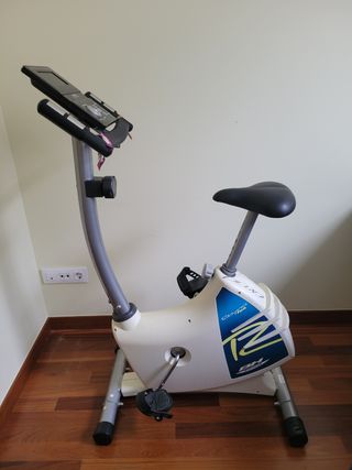 Bicicleta estática BH Fitness R2