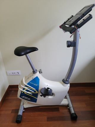 Bicicleta estática BH Fitness R2