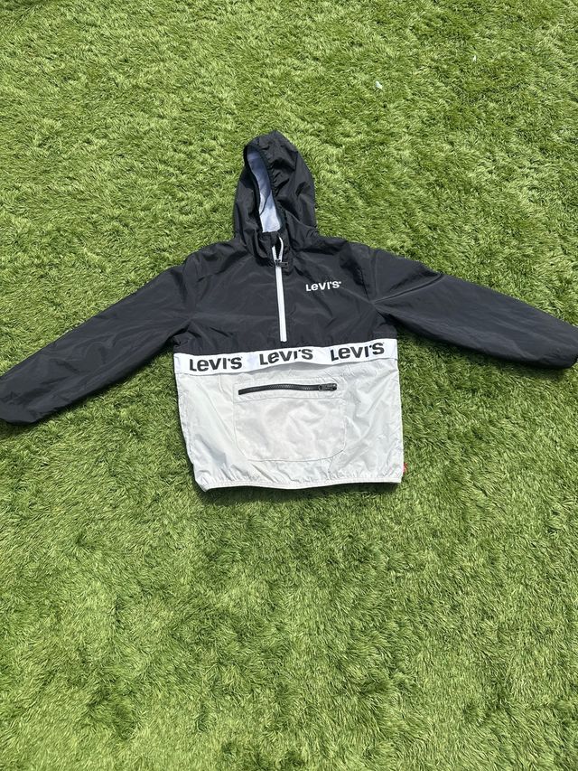 Chaqueta Levi's negra y beige talla 10-140cm
