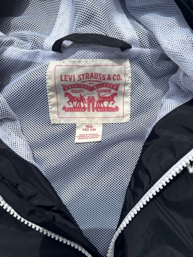 Chaqueta Levi's negra y beige talla 10-140cm