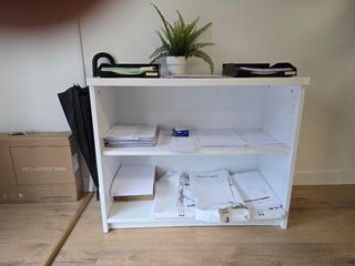 Armario blanco de madera para oficina