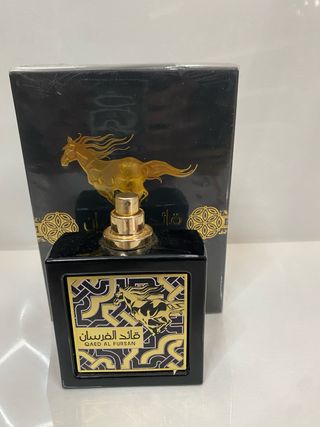 Perfume Qaed Al Fursan - Negro y Dorado